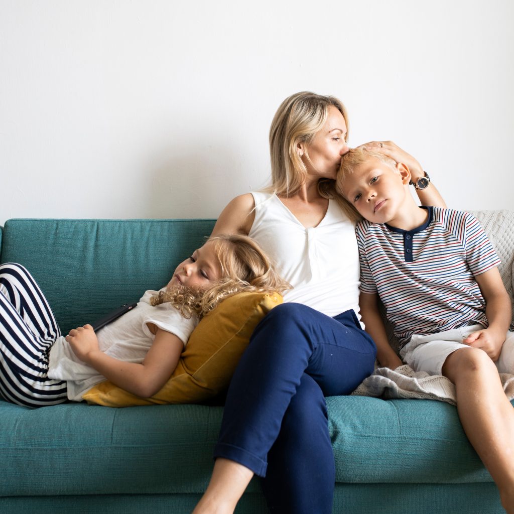 mother and children relaxing together on sofa 2026 01 07 23 59 50 utc
